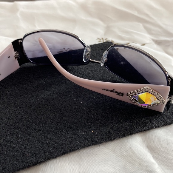 Ladies Salvatore Ferragamo, blinged up sunglasses in light mauve with black lens - Picture 7 of 12